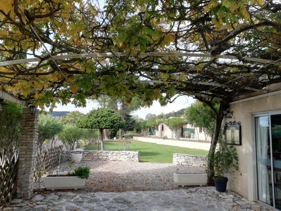 Hotel Espace Loisirs Saint-Martin-dʼArdèche Exterior foto
