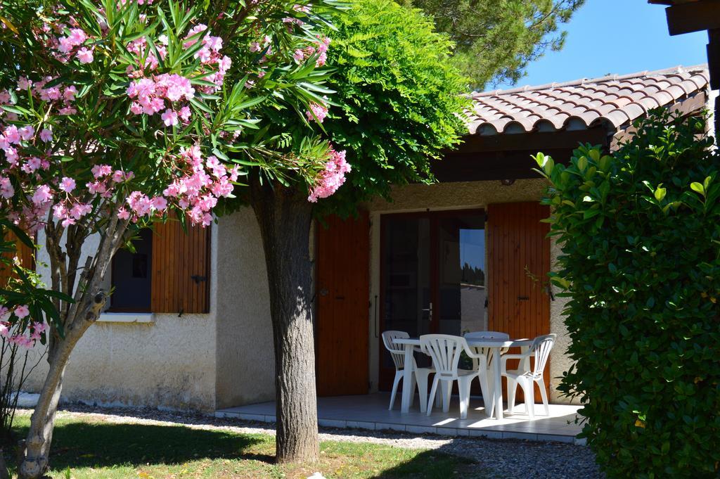 Hotel Espace Loisirs Saint-Martin-dʼArdèche Zimmer foto