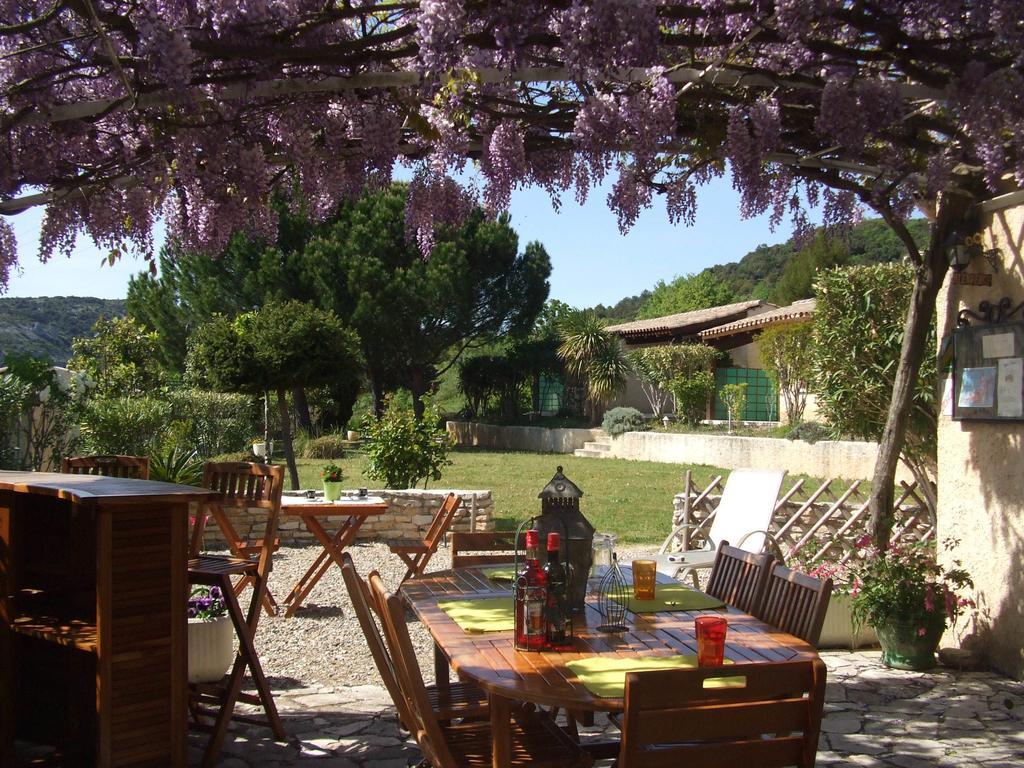 Hotel Espace Loisirs Saint-Martin-dʼArdèche Exterior foto